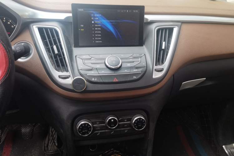 Used Soueast DX7 2015 1.5T Manual Luxury Model Audio And AC Panel