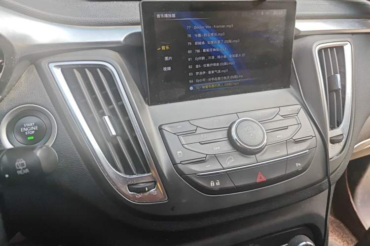 Used Soueast DX7 2015 1.5T Automatic Luxury Model Audio And AC Panel
