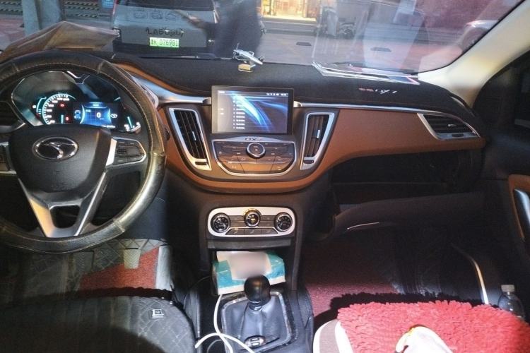Used Soueast DX7 2015 1.5T Manual Elite Model Center Console
