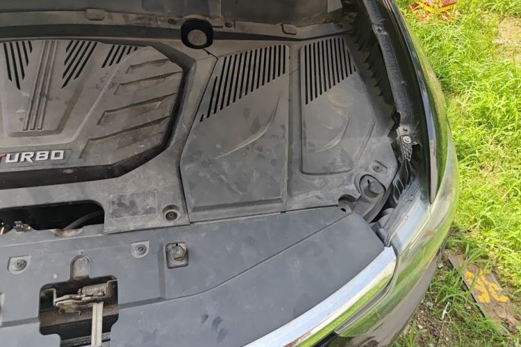 Used Soueast DX7 2015 1.5T Automatic Luxury Model Engine Bay Left