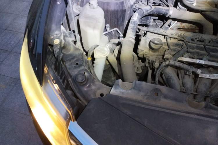 Used Soueast DX7 2015 1.5T Manual Elite Model Engine Bay Right