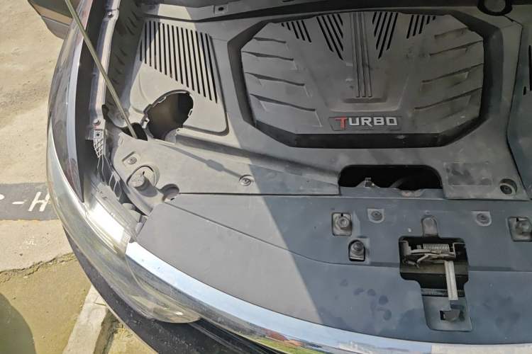 Used Soueast DX7 2015 1.5T Automatic Luxury Model Engine Bay Right