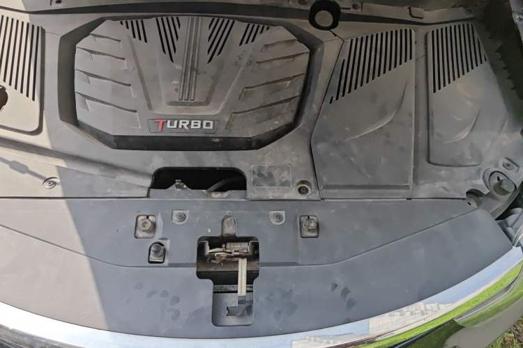 Used Soueast DX7 2015 1.5T Automatic Luxury Model Engine Bay