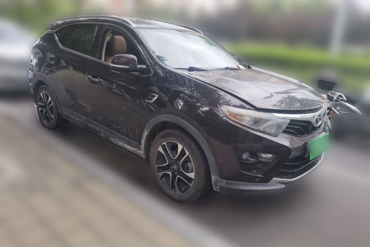 Used Soueast DX7 2015 1.5T Manual Luxury Model Front Right 45 Deg