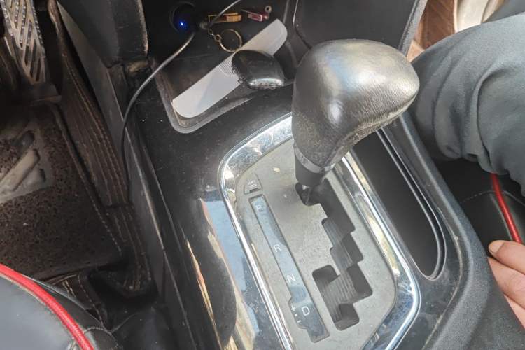 Used Soueast DX7 2015 1.5T Automatic Luxury Model Gear Lever