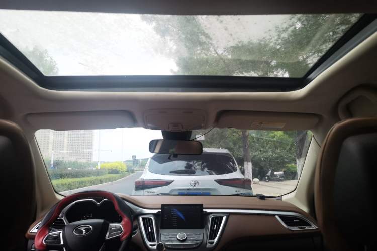Used Soueast DX7 2015 1.5T Manual Luxury Model Headliner