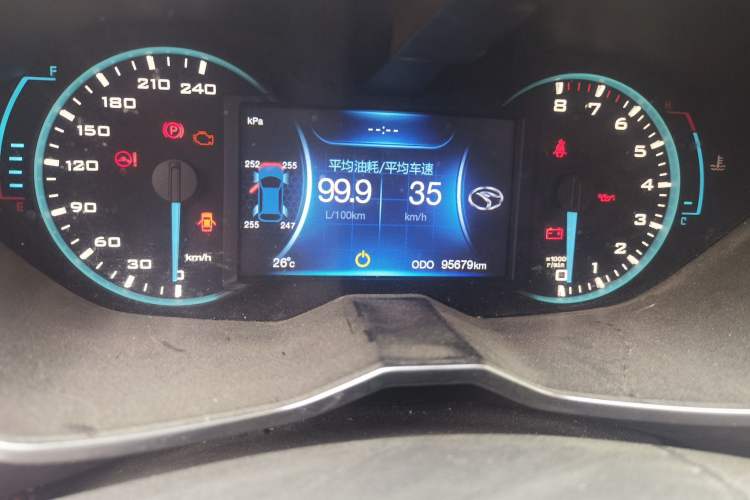 Used Soueast DX7 2015 1.5T Manual Luxury Model Odometer Close Up