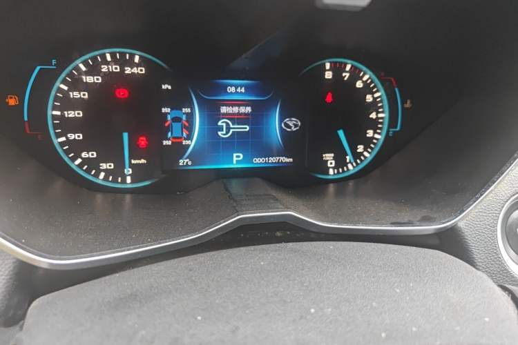 Used Soueast DX7 2015 1.5T Automatic Luxury Model Odometer Close Up