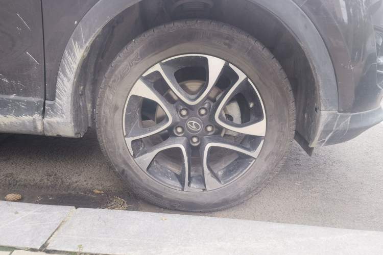 Used Soueast DX7 2015 1.5T Manual Luxury Model Right Front Wheel Hub