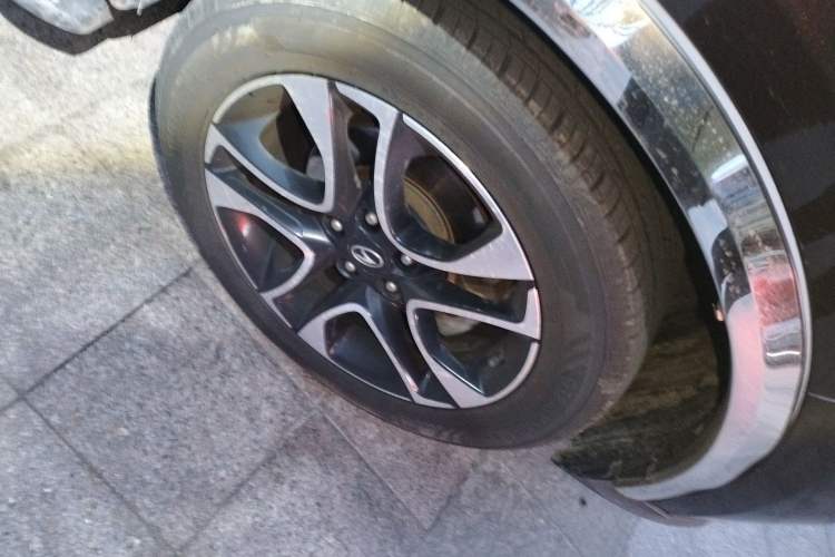 Used Soueast DX7 2015 1.5T Manual Elite Model Right Front Wheel Hub