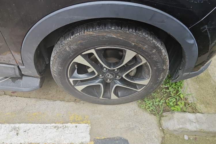 Used Soueast DX7 2015 1.5T Automatic Luxury Model Right Front Wheel Hub