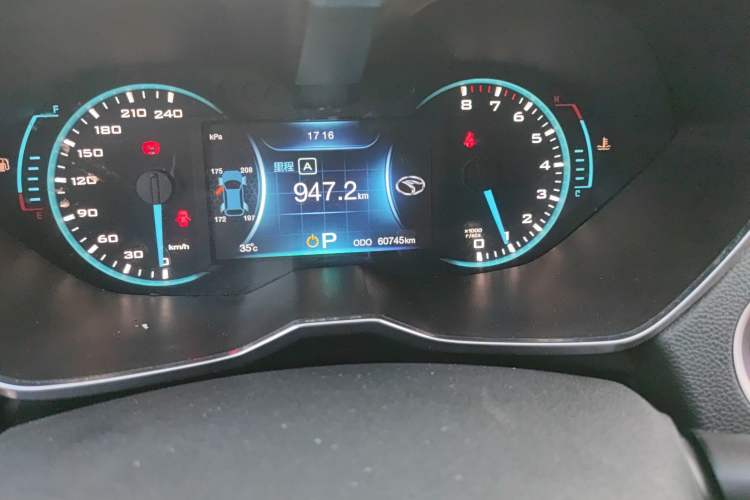 Used Soueast DX7 2015 1.5T Automatic Luxury Model Odometer Close Up