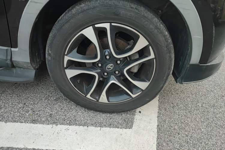 Used Soueast DX7 2015 1.5T Automatic Luxury Model Right Front Wheel Hub