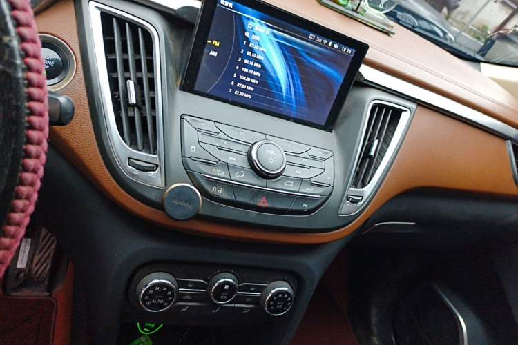 Used Soueast DX7 2015 1.5T Manual Luxury Model Audio And AC Panel