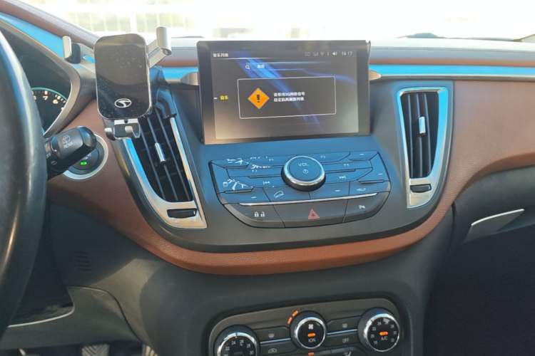 Used Soueast DX7 2015 1.5T Manual Luxury Model Audio And AC Panel
