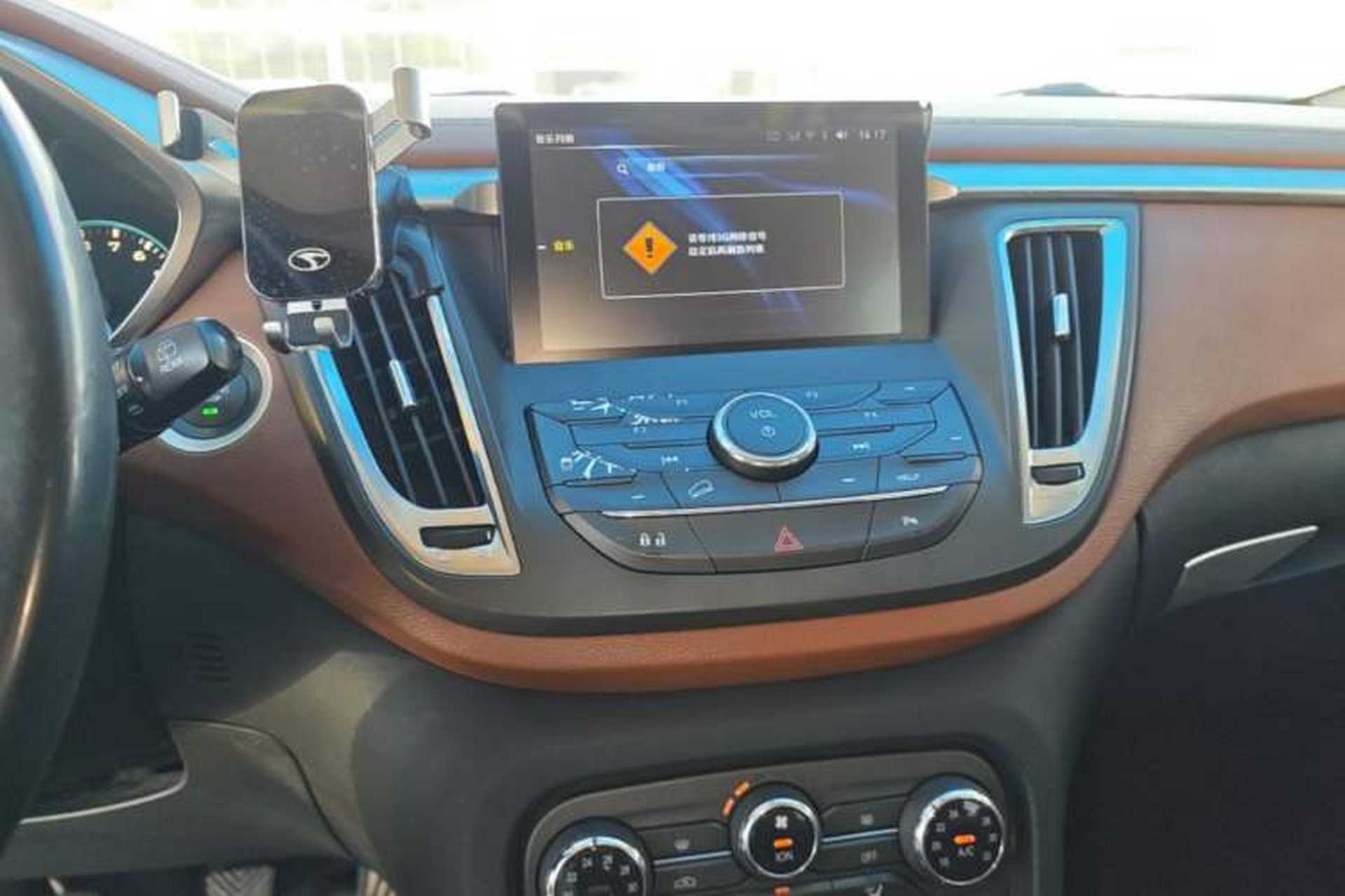 Used Soueast DX7 2015 1.5T Manual Luxury Model Audio And AC Panel