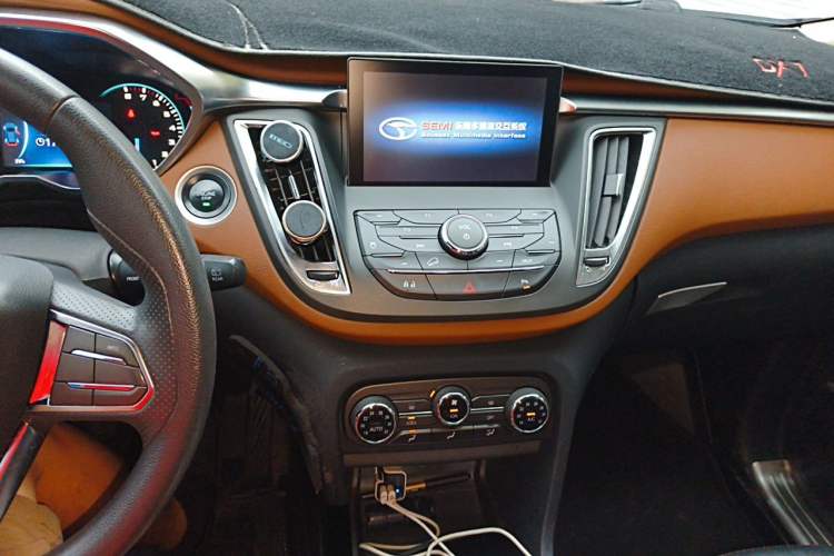 Used Soueast DX7 2015 1.5T Manual Elite Model Audio And AC Panel