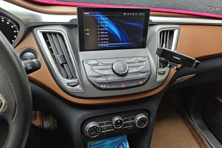 Used Soueast DX7 2015 1.5T Manual Luxury Model Audio And AC Panel