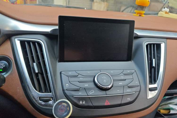 Used Soueast DX7 2015 1.5T Automatic Luxury Model Audio And AC Panel