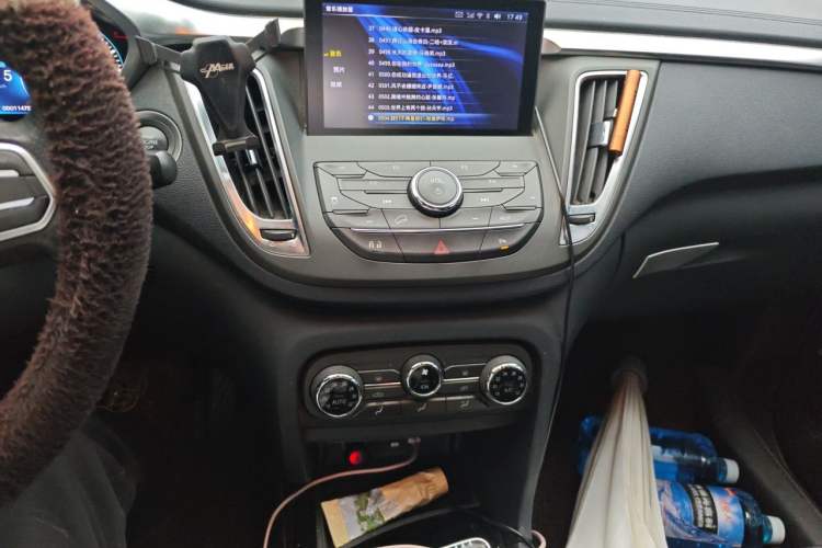 Used Soueast DX7 2015 1.5T Manual Luxury Model Audio And AC Panel