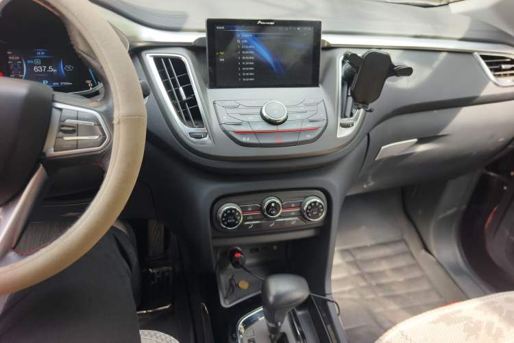Used Soueast DX7 2015 1.5T Automatic Luxury Model Audio And AC Panel