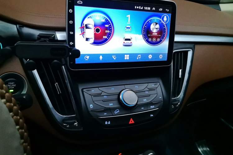 Used Soueast DX7 2015 1.5T Automatic Luxury Model Audio And AC Panel