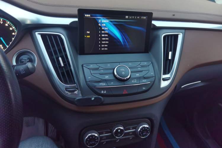 Used Soueast DX7 2015 1.5T Manual Luxury Model Audio And AC Panel