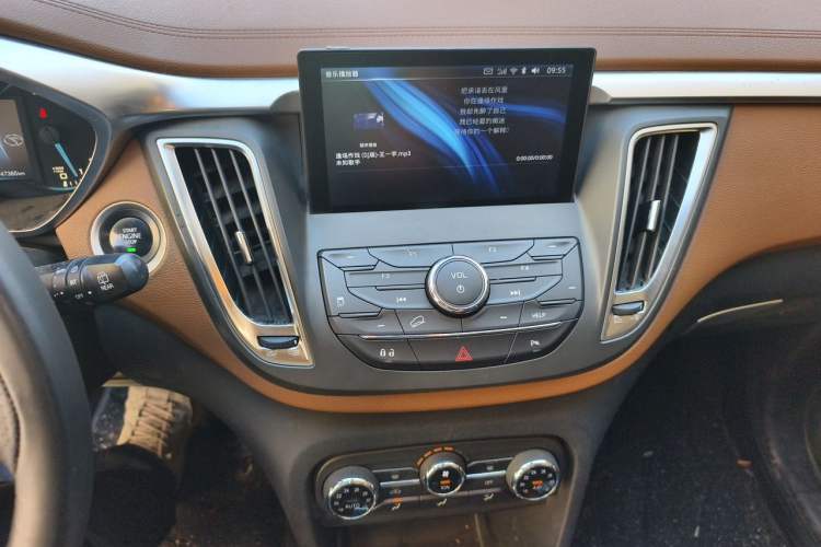 Used Soueast DX7 2015 1.5T Automatic Luxury Model Audio And AC Panel