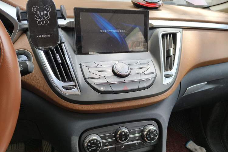 Used Soueast DX7 2015 1.5T Automatic Luxury Model Audio And AC Panel