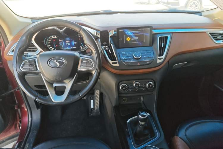 Used Soueast DX7 2015 1.5T Manual Luxury Model Center Console
