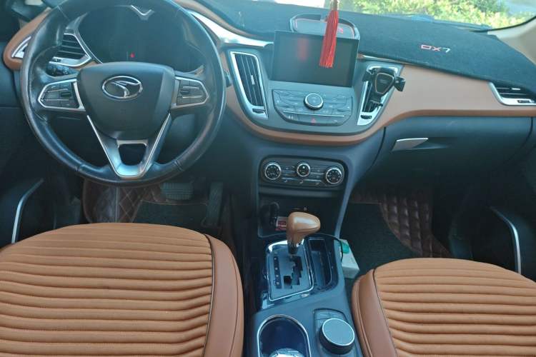 Used Soueast DX7 2015 1.5T Automatic Prestige Model Center Console