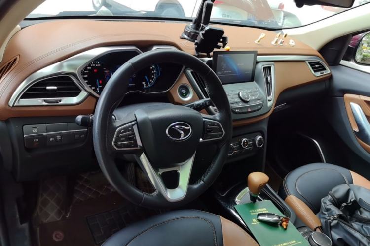 Used Soueast DX7 2015 1.5T Automatic Luxury Model Center Console