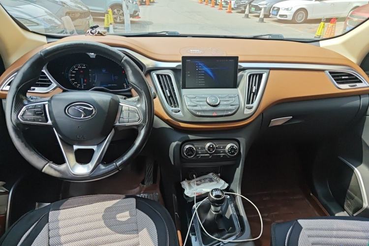 Used Soueast DX7 2015 1.5T Manual Luxury Model Center Console