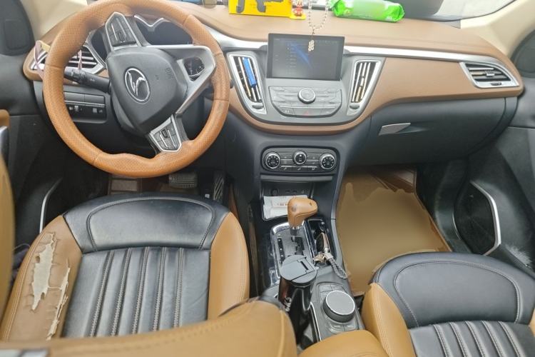 Used Soueast DX7 2015 1.5T Automatic Luxury Model Center Console