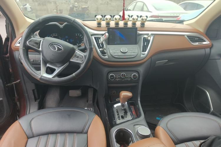 Used Soueast DX7 2015 1.5T Automatic Luxury Model Center Console