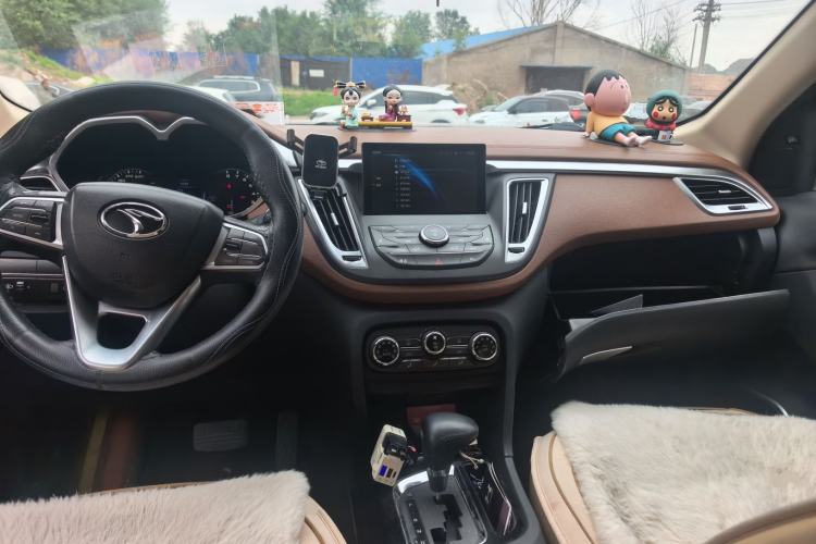 Used Soueast DX7 2015 1.5T Automatic Luxury Model Center Console