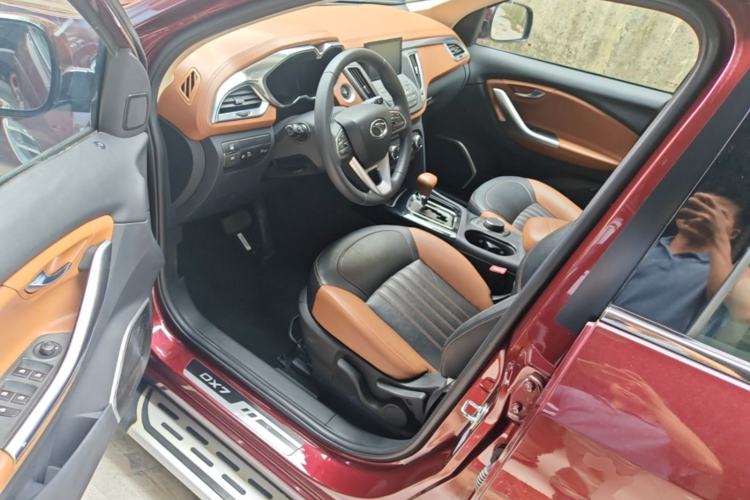 Used Soueast DX7 2015 1.5T Automatic Elite Model Driver Seat
