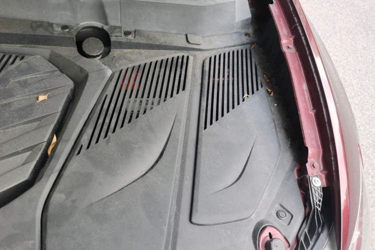 Used Soueast DX7 2015 1.5T Automatic Prestige Model Engine Bay Left