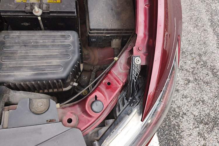 Used Soueast DX7 2015 1.5T Manual Elite Model Engine Bay Left