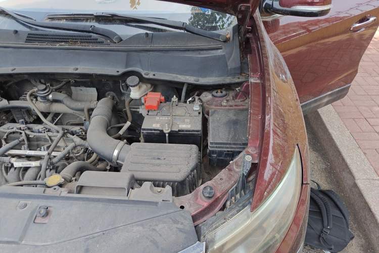 Used Soueast DX7 2015 1.5T Automatic Luxury Model Engine Bay Left
