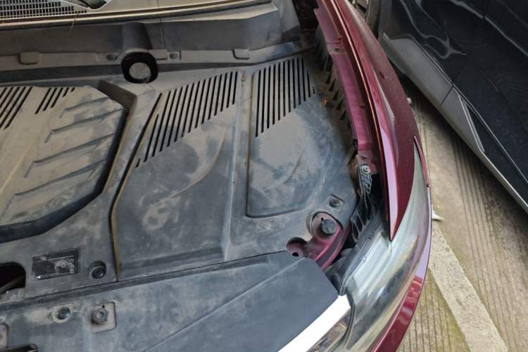 Used Soueast DX7 2015 1.5T Automatic Luxury Model Engine Bay Left