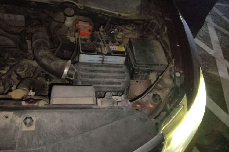 Used Soueast DX7 2015 1.5T Automatic Prestige Model Engine Bay Left