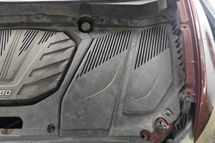 Used Soueast DX7 2015 1.5T Automatic Prestige Model Engine Bay Left