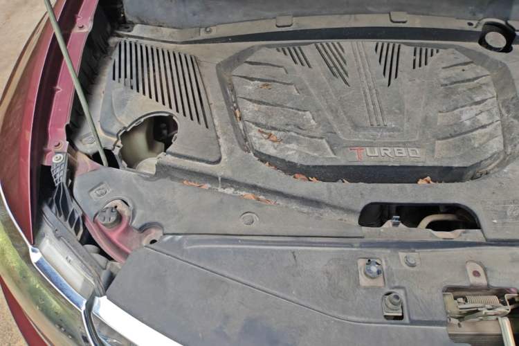 Used Soueast DX7 2015 1.5T Automatic Elite Model Engine Bay Right