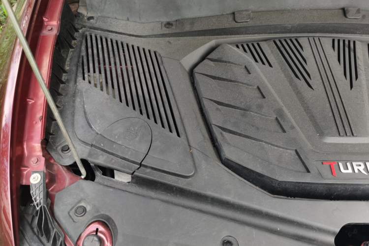 Used Soueast DX7 2015 1.5T Automatic Prestige Model Engine Bay Right