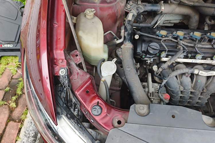 Used Soueast DX7 2015 1.5T Manual Elite Model Engine Bay Right