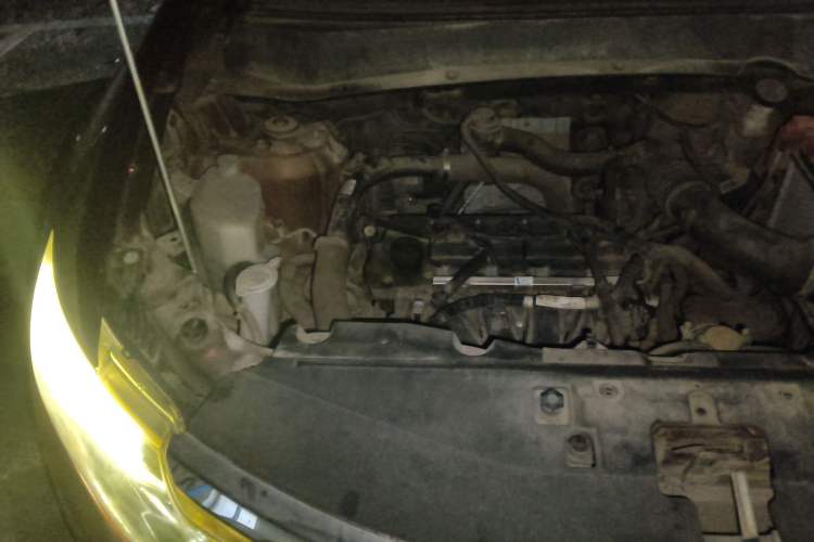 Used Soueast DX7 2015 1.5T Automatic Prestige Model Engine Bay Right