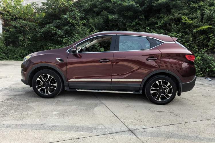 Used Soueast DX7 2015 1.5T Manual Luxury Model Exterior 3