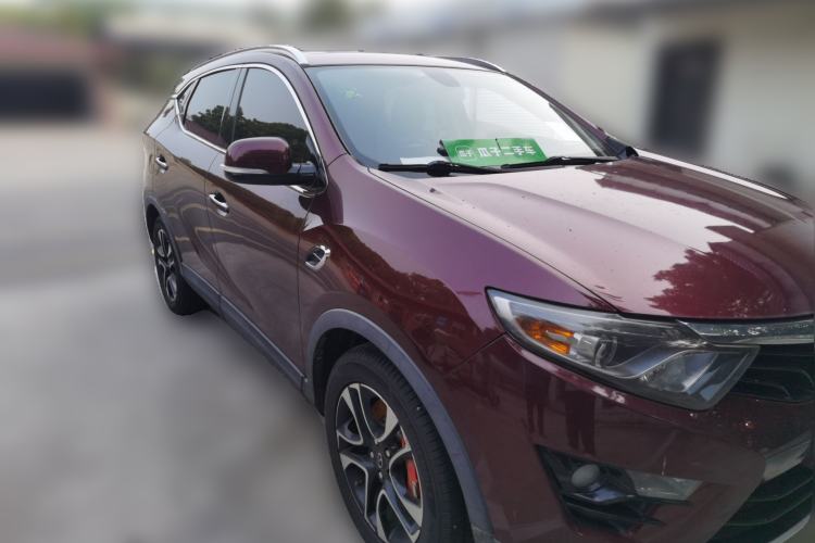 Used Soueast DX7 2015 1.5T Automatic Luxury Model Front Right 45 Deg