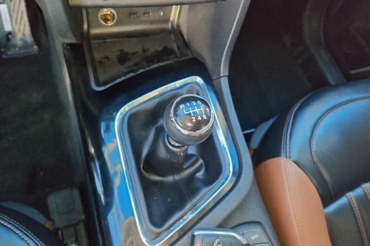 Used Soueast DX7 2015 1.5T Manual Luxury Model Gear Lever